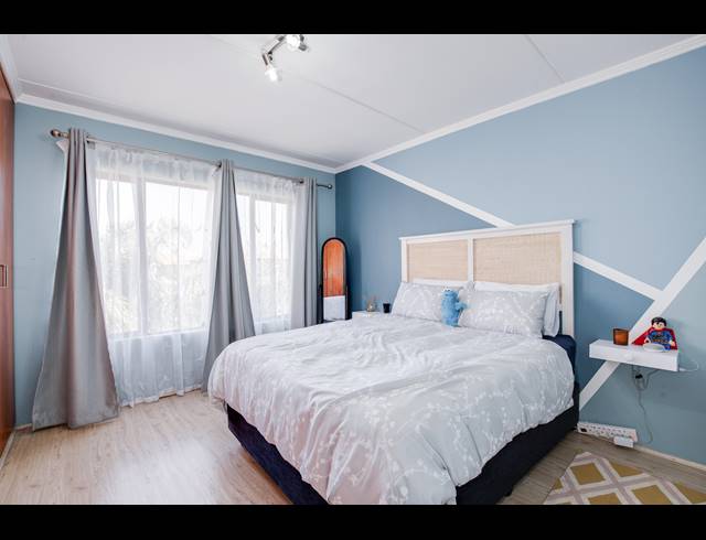 2 BEDROOM APARTMENT FOR SALE IN SUNNINGHILL